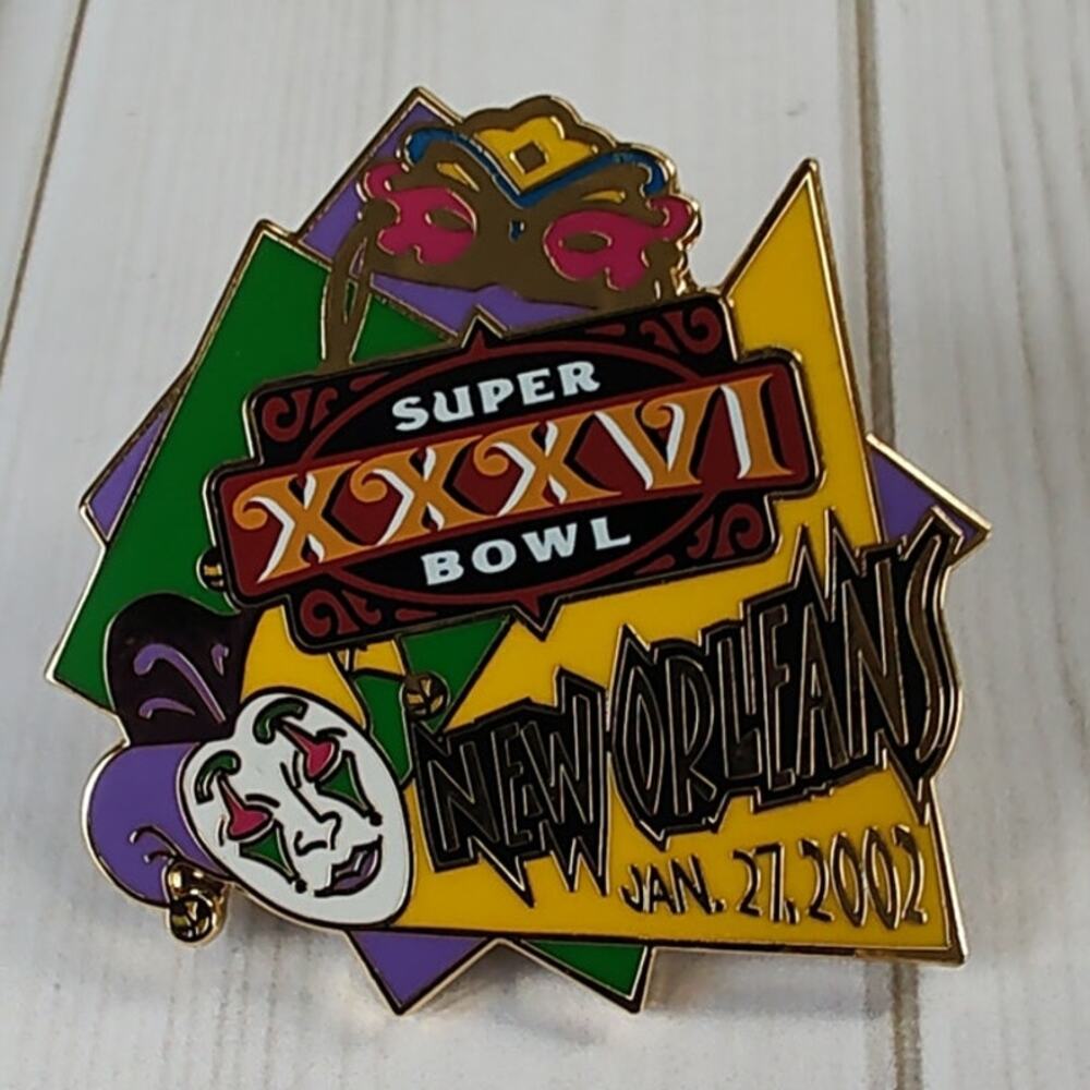 Superbowl XXXVI 36 New Orleans January 2002 Mardi Gras Pin NFL Rams Patriots